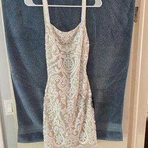 NWT - Lulu’s sequin lace dress